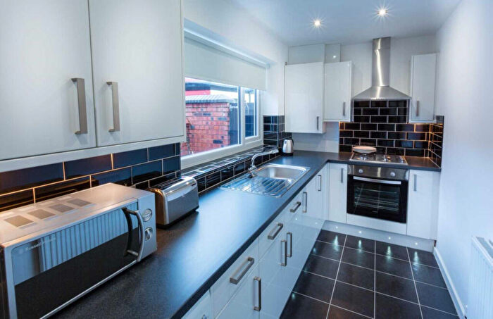 5 Bedroom House To Rent In Highfield Road, Salford, M6