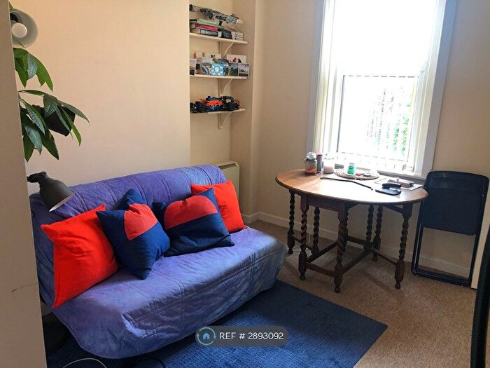 1 Bedroom Flat To Rent In Livingstone Road, Bath, BA2