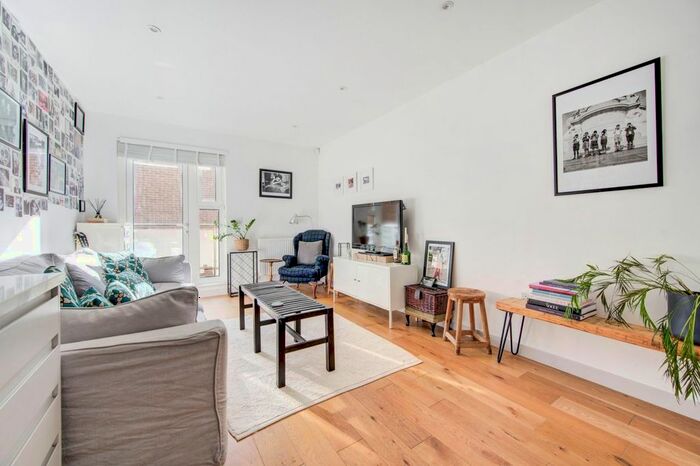 2 Bedroom Flat To Rent In Andre Street, London, E8