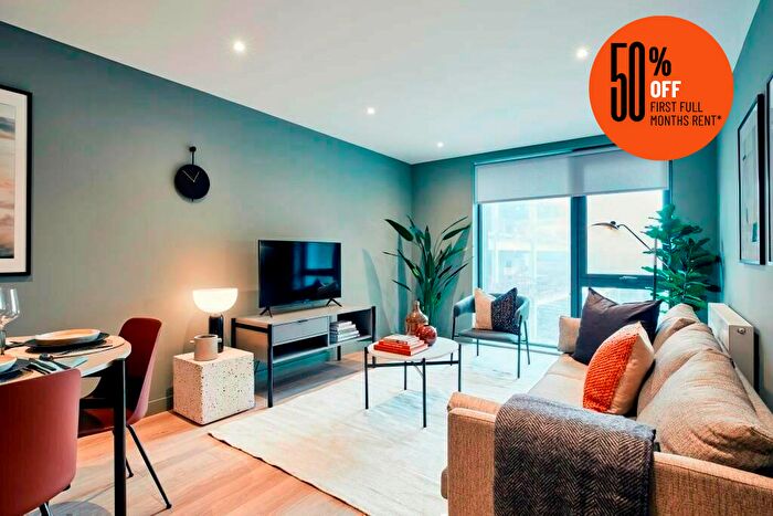 2 Bedroom Flat To Rent In Solasta Riverside, Clyde Place, Glasgow, G5