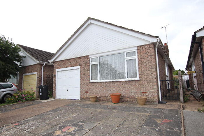 2 Bedroom Bungalow For Sale In Cypress Close, Clacton On Sea, CO15