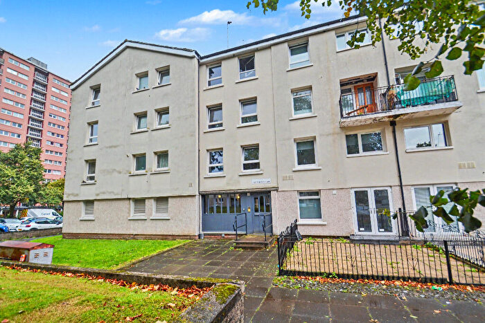 2 Bedroom Maisonette For Sale In U Strathcarron Place, Maryhill, Glasgow, G20
