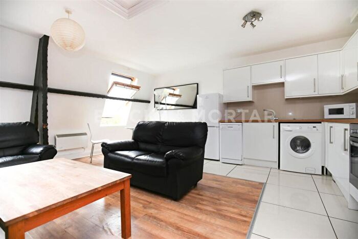 3 Bedroom Apartment To Rent In (£pppw) The Gatehouse, City Centre, NE1