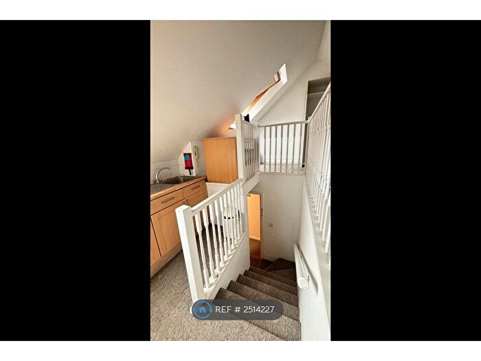 Studio To Rent In The Grove, London, N3