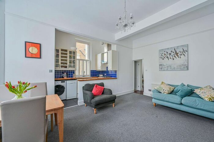 2 Bedroom Flat To Rent In Homefield Road, Wimbledon Village, London, SW19