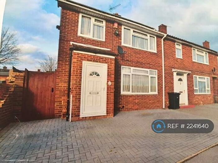 3 Bedroom End Of Terrace House To Rent In Tomlin Rd., Slough, SL2