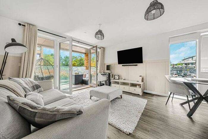 1 Bedroom Flat For Sale In Spitfire Chase, Walton-On-Thames, Surrey, KT12