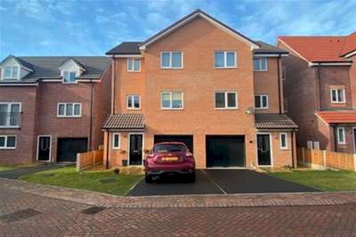 3 Bedroom House To Rent In Leatham Avenue, Rotherham, S61 1ad.