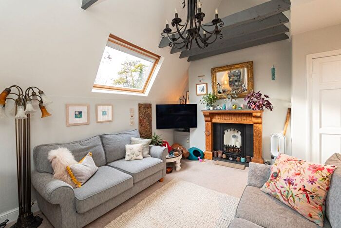 1 Bedroom Flat For Sale In Boxhurst, Old Reigate Road, RH4