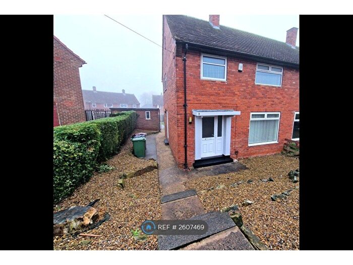 3 Bedroom Semi-Detached House To Rent In Hansby Gardens, Leeds, LS14
