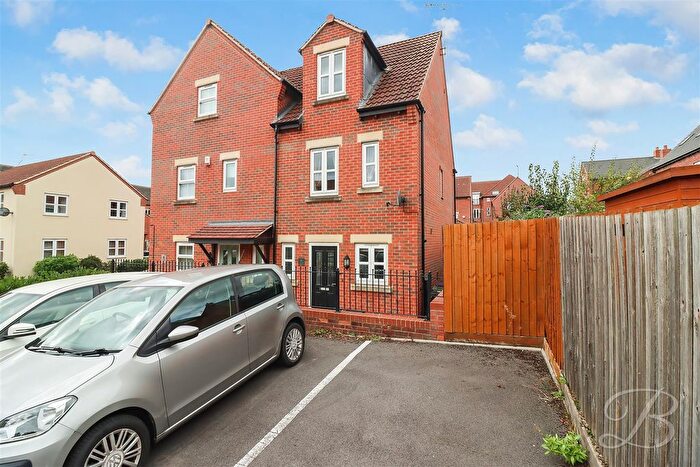 3 Bedroom Town House For Sale In Vicarage Walk, Clowne, Chesterfield, S43