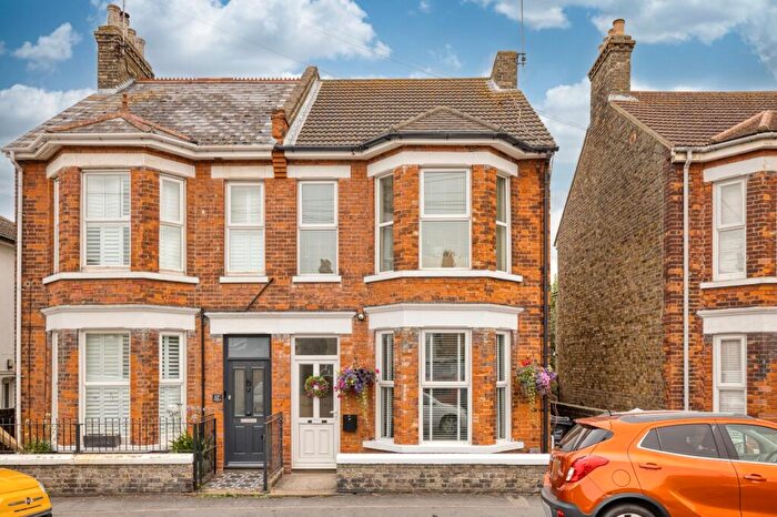 4 Bedroom Semi-Detached House For Sale In Grosvenor Road, Broadstairs, Kent, CT10