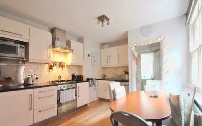 1 Bedroom Ground Flat To Rent In Oaklands Road, Cricklewood, NW2