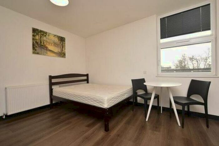 Studio To Rent In Parish Lane, Penge, SE20