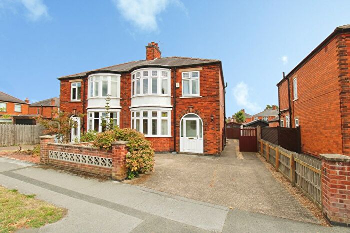 3 Bedroom Semi-Detached House For Sale In Rupert Crescent, Newark, NG24