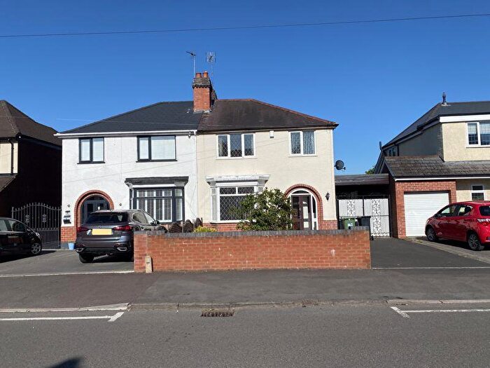 3 Bedroom Semi-Detached House To Rent In Penzer Street, Kingswinford, DY6