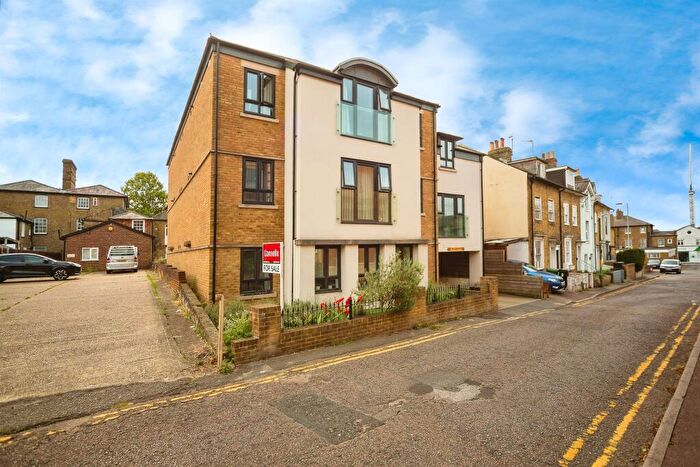 1 Bedroom Apartment For Sale In Queen Anne Road, Maidstone, ME14