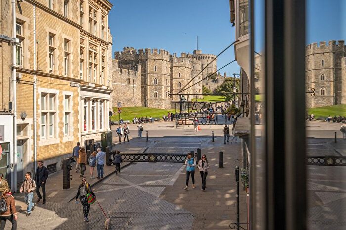 1 Bedroom Flat To Rent In Peascod Street, Windsor, SL4