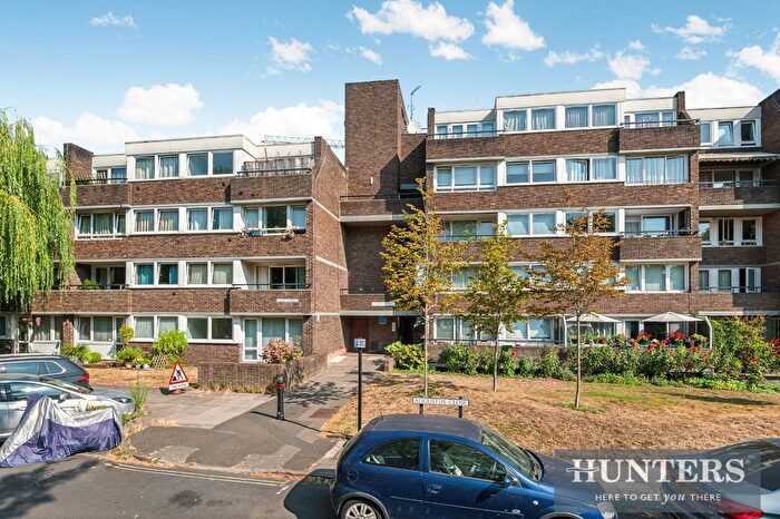 2 Bedroom Flat For Sale In Augustus Close, Brentford, TW8