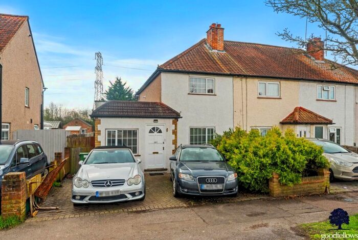 3 Bedroom End Of Terrace House To Rent In Ridge Road, Sutton, SM3