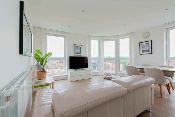 3 Bedroom Flat To Rent In Ottley Drive, London, SE3