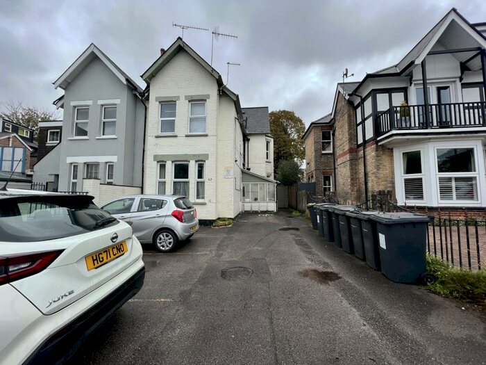 Apartment To Rent In Alum Chine Road, Bournemouth, BH4