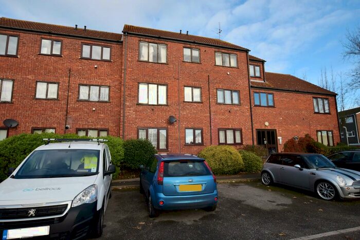2 Bedroom Apartment To Rent In Silverfield, Broxbourne, EN10