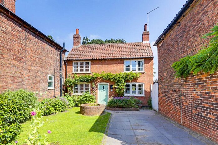 3 Bedroom Link Detached House For Sale In Bank Hill, Woodborough, Nottinghamshire, NG14