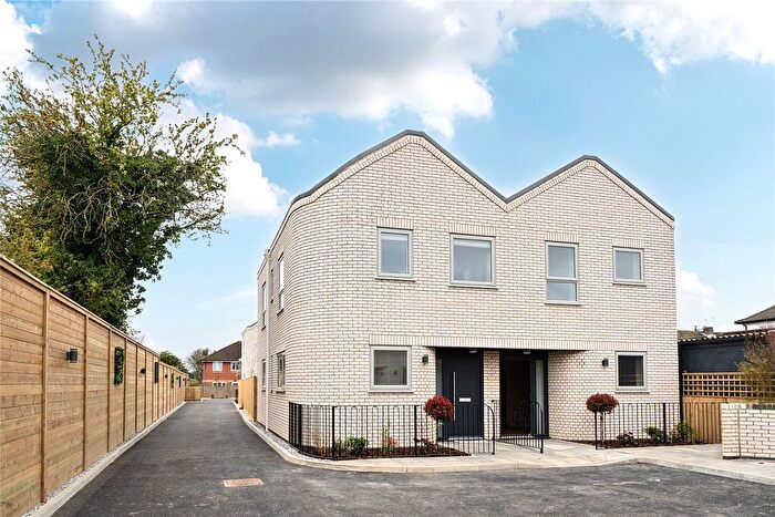 3 Bedroom Semi-detached House For Sale In Isleworth, TW7