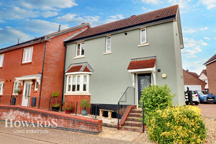 3 Bedroom Semi-Detached House For Sale In Oakfield Road, Long Stratton, NR15