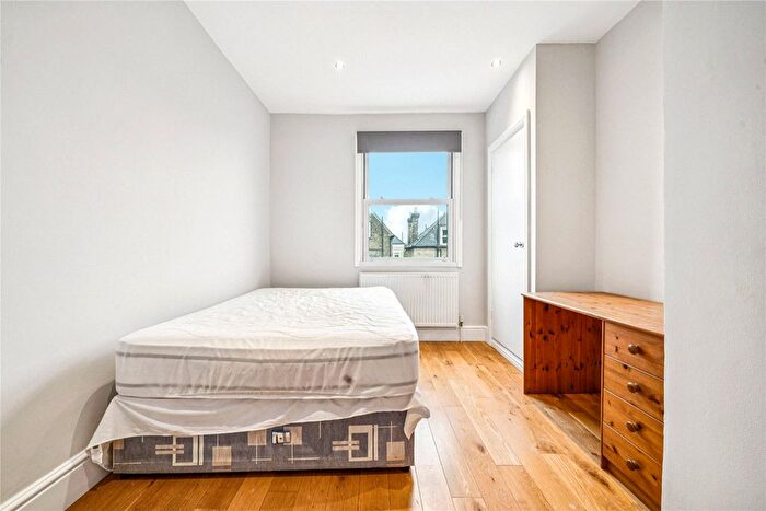 3 Bedroom Flat To Rent In Dents Road, London, SW11