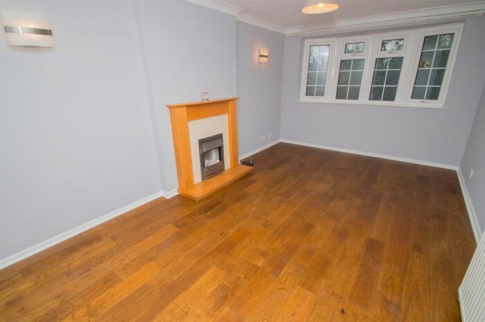 2 Bedroom Flat To Rent In Shearing Close, Gedling, Nottingham, NG4