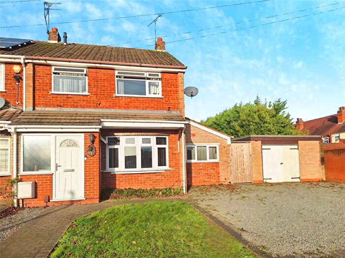 4 Bedroom End Of Terrace House For Sale In Atholl Crescent, Nuneaton, Warwickshire, CV10