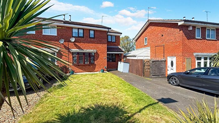 3 Bedroom Semi Detached House For Sale In Cookes Croft, Birmingham, B31