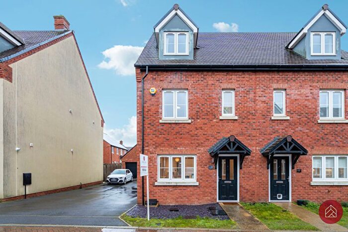 4 Bedroom Town House For Sale In Cooper Close, Bicester, OX25