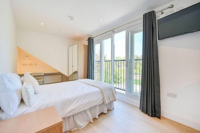 Studio To Rent In Oakley Avenue, Acton, London, W5
