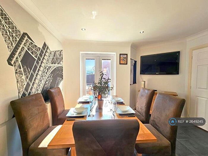 3 Bedroom Semi Detached House To Rent In Boughton Way, Gloucester, GL4