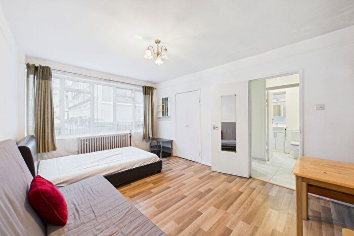 Studio To Rent In Tintern House, Abbots Manor, Pimlico, London, SW1V