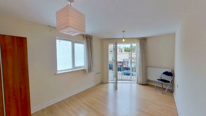 2 Bedroom Apartment To Rent In Shacklewell Lane, London, N16