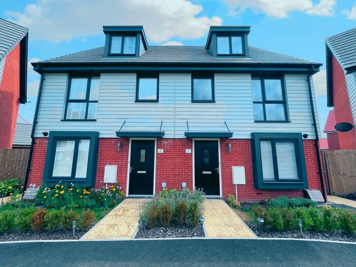 3 Bedroom Town House To Rent In Saffron Avenue, NR18