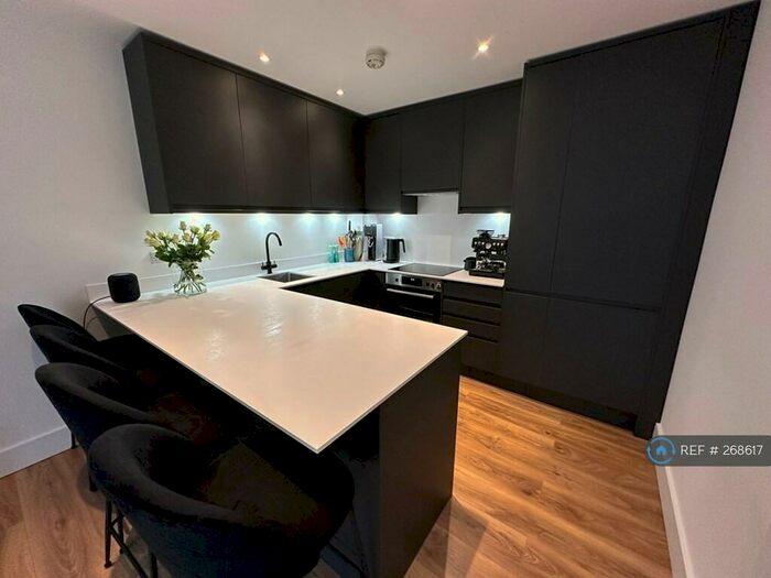 1 Bedroom Flat To Rent In Drapers Court, London, SW11