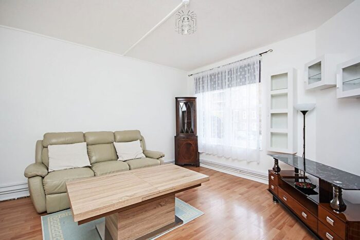 2 Bedroom Flat For Sale In Amhurst Road, Hackney, London, E8