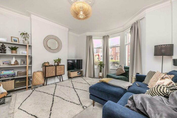 2 Bedroom Flat To Rent In Radbourne Road, Balham, SW12