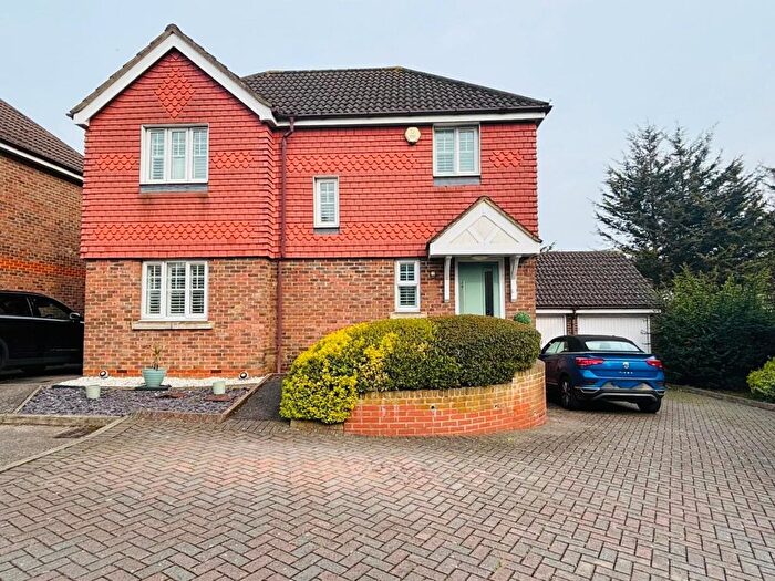 3 Bedroom Detached House For Sale In Tithe Close, London, NW7