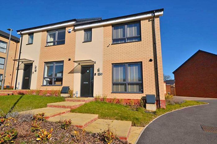 3 Bedroom Semi-Detached House To Rent In Twain Way, Tattenhoe Park, Milton Keynes, Buckinghamshire, MK4