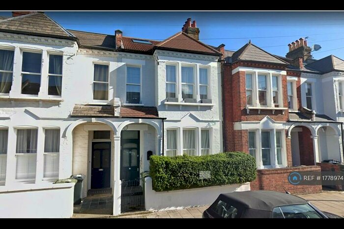2 Bedroom Flat To Rent In London, Greater London, SW12