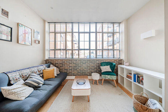 1 Bedroom Apartment For Sale In Peckham Grove, London, SE15