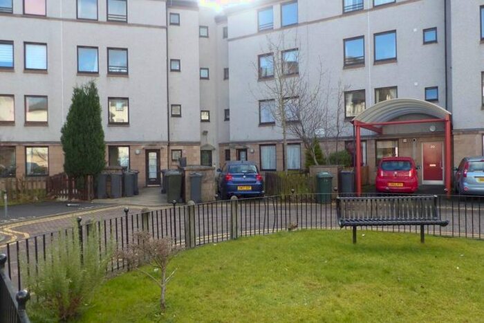 2 Bedroom Flat To Rent In Terrars Croft, Edinburgh, EH8