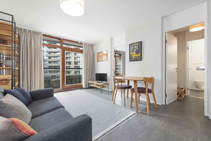 1 Bedroom Flat For Sale In Ben Jonson House, Barbican, Ben Jonson House, EC2Y