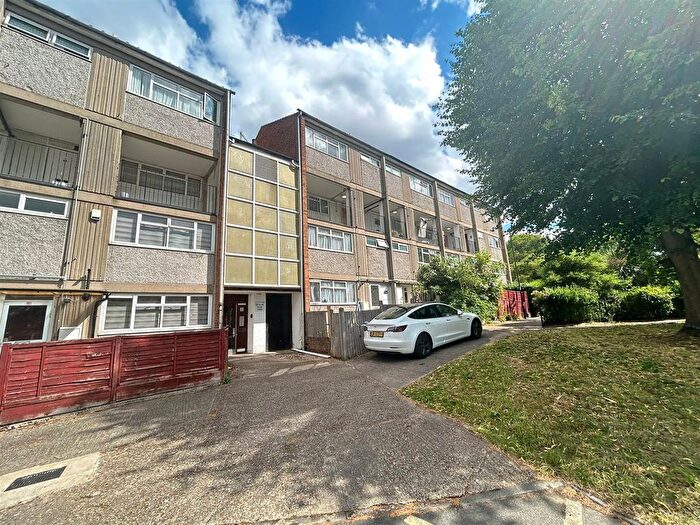 3 Bedroom Property To Rent In Beale Close, London, N13